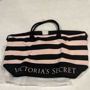 NWT Victoria’s Secret tote black/pink